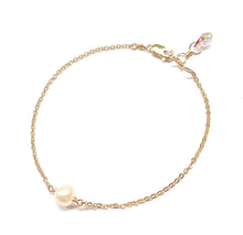 Load image into Gallery viewer, Single Round Pearl sparkle bracelet, Lindsay pearl and rhinestone crystal bracelet