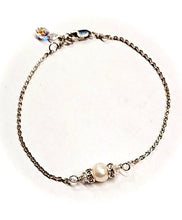 Load image into Gallery viewer, Single Round Pearl sparkle bracelet, Lindsay pearl and rhinestone crystal bracelet