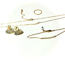 Load image into Gallery viewer, Set: 7 Pearl Necklace & Bracelet