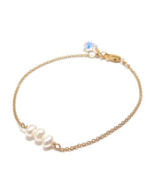 Load image into Gallery viewer, Four Pearl bracelet, silver or gold bracelet