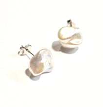 Load image into Gallery viewer, Genuine pearl stud earrings