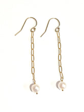 Load image into Gallery viewer, Paperclip pearl earrings