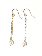 Load image into Gallery viewer, Paperclip Pearl Earrings