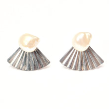 Load image into Gallery viewer, Ear_jacket_with_keshi_pearl_stud_Silver