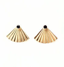 Load image into Gallery viewer, Gold Filled Ear_jacket_ with black onyx
