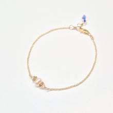 Load image into Gallery viewer, Single Round Pearl sparkle bracelet, Lindsay pearl and rhinestone crystal bracelet