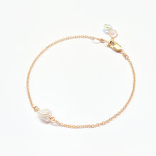 Load image into Gallery viewer, Single Round Pearl sparkle bracelet, Lindsay pearl and rhinestone crystal bracelet