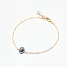 Load image into Gallery viewer, Single Round Pearl sparkle bracelet, Lindsay pearl and rhinestone crystal bracelet