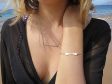 Load image into Gallery viewer, Handlebar hammered bar necklace