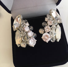 Load image into Gallery viewer, Ice Cluster stud earrings