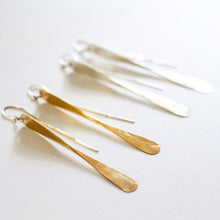 Load image into Gallery viewer, Pillar thread earrings