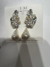 Load image into Gallery viewer, Baroque Pearl Statement Drop earrings
