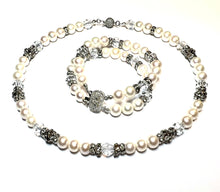 Load image into Gallery viewer, Pearl and rhinestone Necklace

