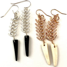 Load image into Gallery viewer, Black/White Spike Zipper earrings