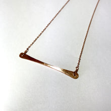 Load image into Gallery viewer, Handlebar hammered bar necklace