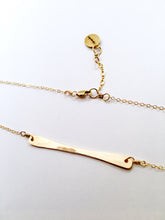 Load image into Gallery viewer, Handlebar hammered bar necklace