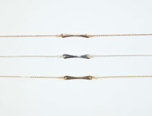 Load image into Gallery viewer, Handlebar hammered bar necklace