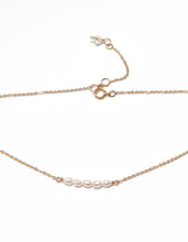 Load image into Gallery viewer, Pearls in a row necklace
