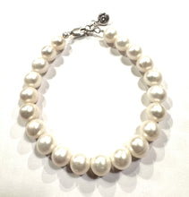 Load image into Gallery viewer, Classic single strand pearl bracelet

