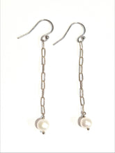 Load image into Gallery viewer, Paperclip pearl earrings
