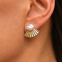 Load image into Gallery viewer, Ear_jacket with keshi pearl stud
