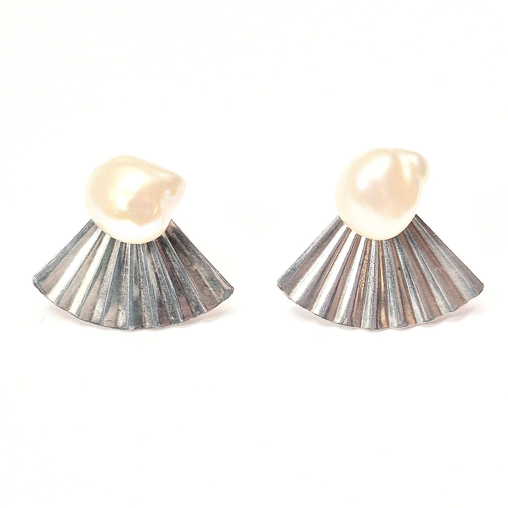 Ear_jacket_with_keshi_pearl_stud_Silver