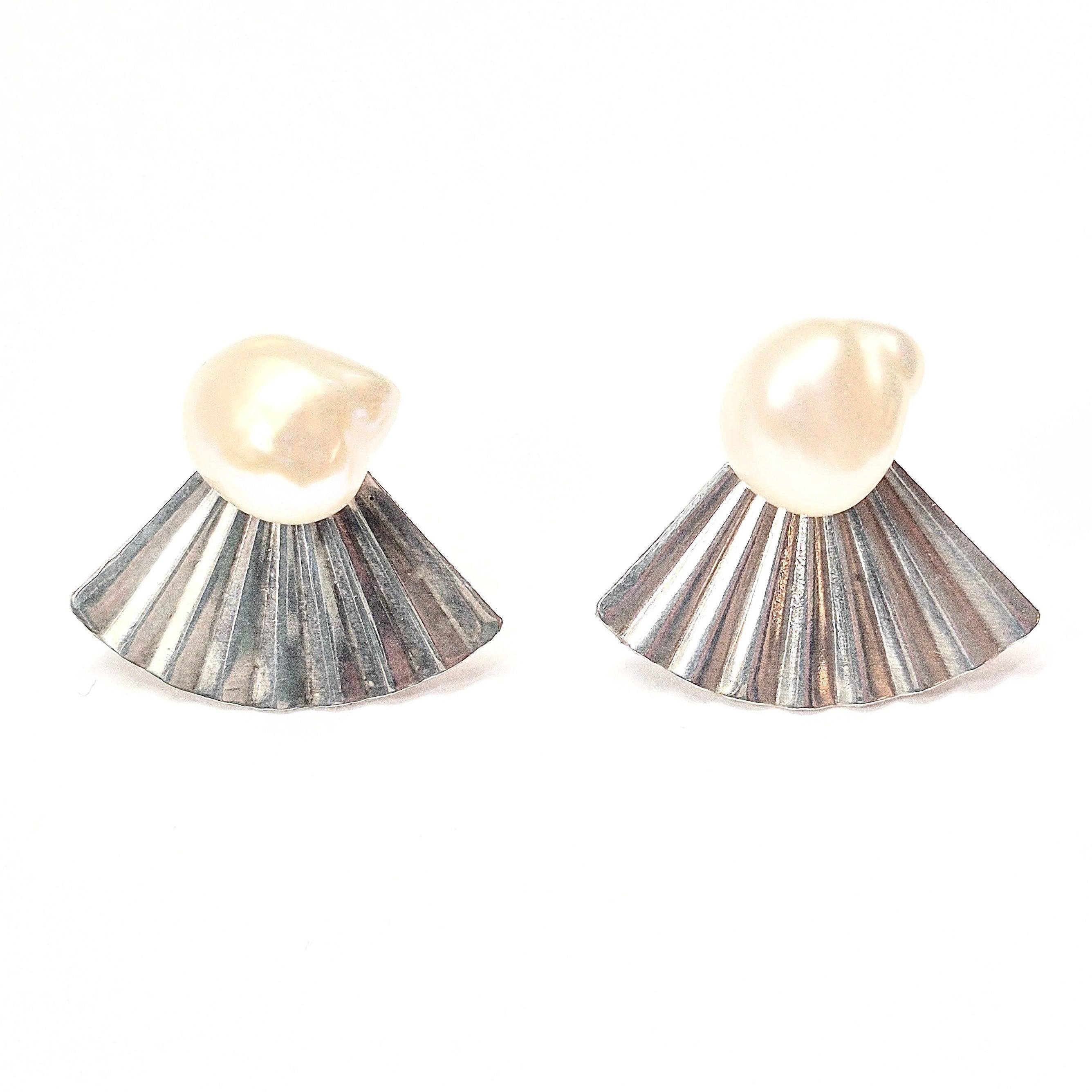 Ear_jacket_with_keshi_pearl_stud_Silver
