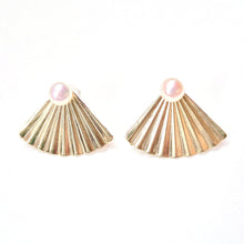 Load image into Gallery viewer, Ear_jacket_with_keshi_pearl_studs
