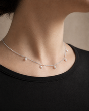 Load image into Gallery viewer, Dangling pearl necklace
