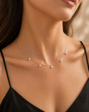 Load image into Gallery viewer, Dangling pearl necklace
