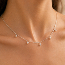 Load image into Gallery viewer, Dangling pearl necklace
