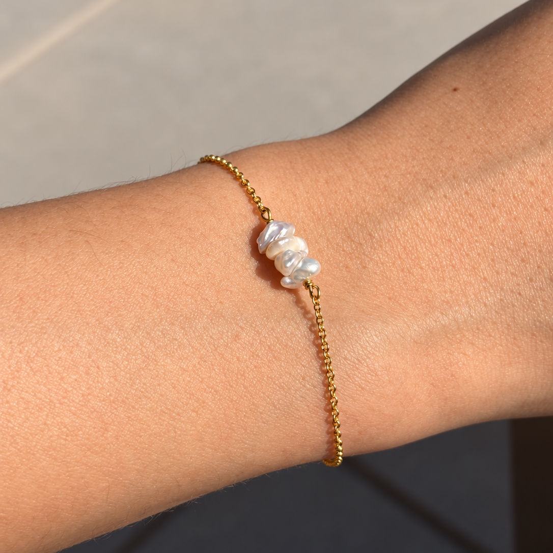4 Keshi Pearls Bracelet with Swarovski Clasp