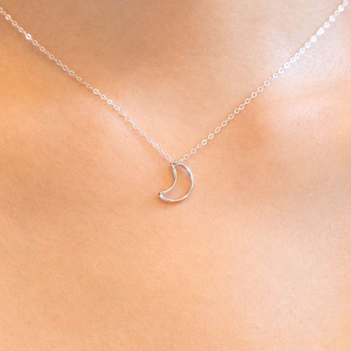 Silver_moon_necklace