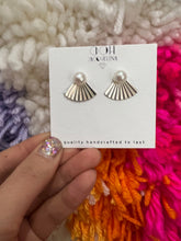 Load image into Gallery viewer, Genuine pearl stud earrings
