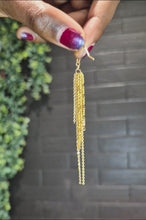 Load and play video in Gallery viewer, Chain dangle earrings
