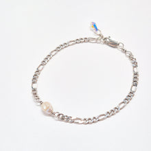 Load image into Gallery viewer, Keshi Pearl Figaro Chain bracelet
