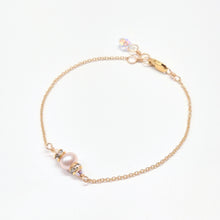 Load image into Gallery viewer, Single Round Pearl sparkle bracelet, Lindsay pearl and rhinestone crystal bracelet
