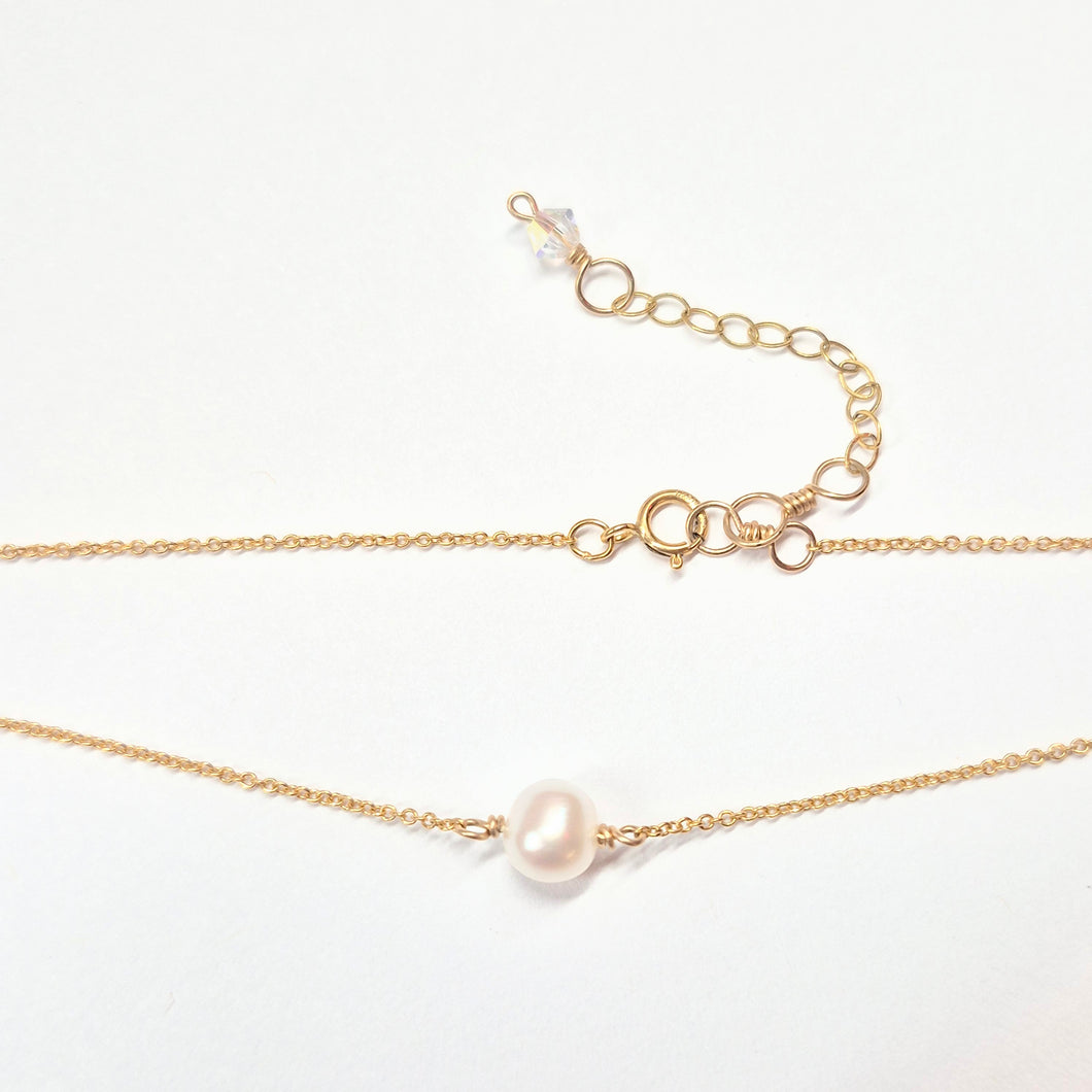 Single Pearl choker necklace