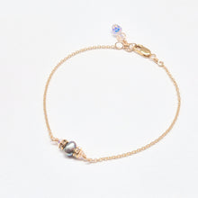 Load image into Gallery viewer, Single Round Pearl sparkle bracelet, Lindsay pearl and rhinestone crystal bracelet
