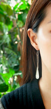 Load image into Gallery viewer, Pillar thread earrings
