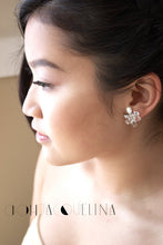 Load image into Gallery viewer, Swarovski Flower earrings
