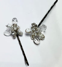 Load image into Gallery viewer, Swarovski Flower hair pins
