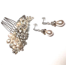 Load image into Gallery viewer, The Kelley Bridal Comb and earring Duo (Crystal Pearl and Rhinestone)
