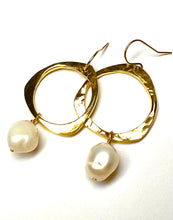 Load image into Gallery viewer, Baroque Pearl drop Hoop earrings
