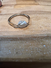 Load image into Gallery viewer, Keshi pearl 14K gold filled bar Ring
