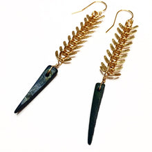Load image into Gallery viewer, Black/White Spike Zipper earrings
