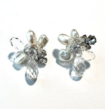 Load image into Gallery viewer, Swarovski Flower earrings
