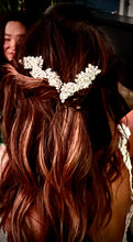 Load image into Gallery viewer, V Diamond Bridal hair comb
